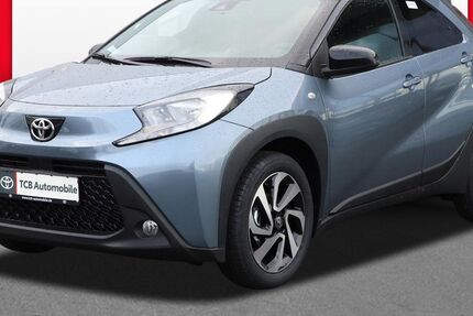 Toyota Aygo (X) 1.009 km 17.249 € Kamen 59174
