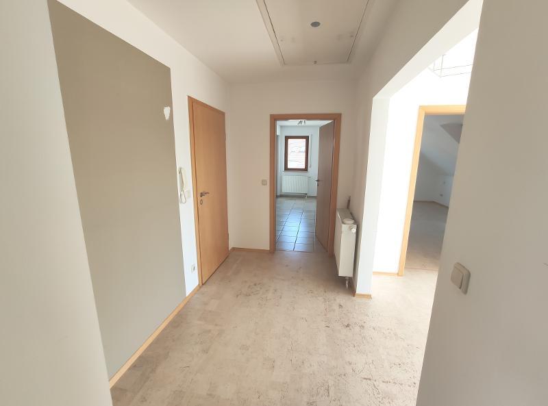 3 Zi. Wohnung im DG (1.OG) mit Balkon und Carport - Etagenwohnung Pommersfelden | Angebot:23903906