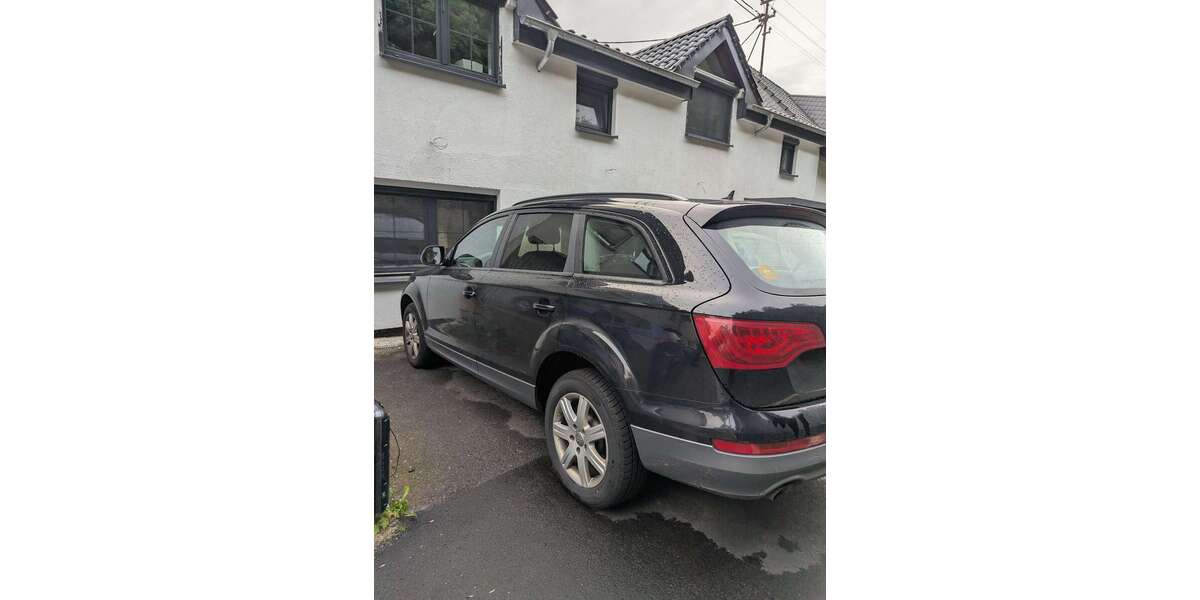 Audi Q7 303.000 km 10.500 &euro; Lückenbach (Dümpelfeld) 53520