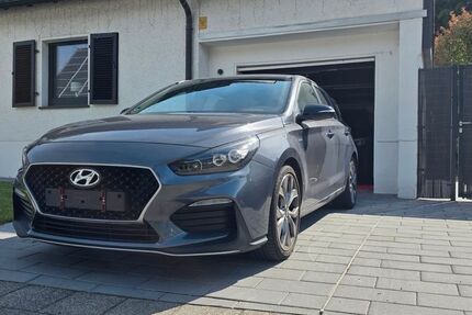 Hyundai i30 93.961 km 14.999 &euro; Düsseldorf 40591