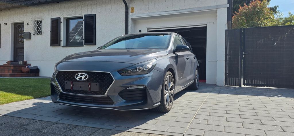Hyundai i30 93.961 km 14.999 &euro; Düsseldorf 40591