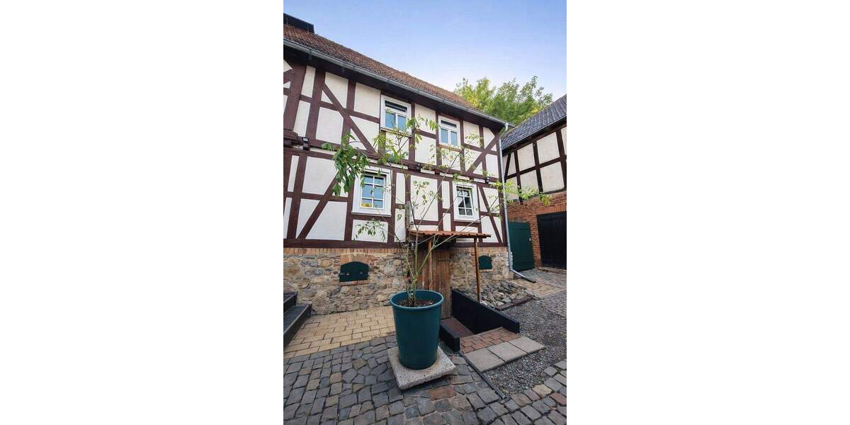 Einfamilienhaus Lohra - 8 Zimmer, 260 m&sup2;, 215.000&euro; | Angebot:25319740