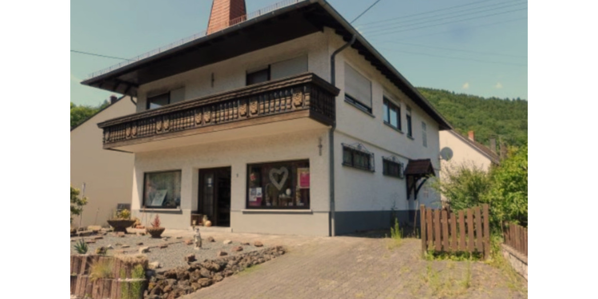 ZWEIFAMILIENHAUS mit Gewerbeeinheit TOP LAGE MürlenbachEifel 10 zimmer