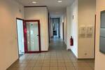Gewerbeimmobilie Büros & ebenerdige Halle zimmer