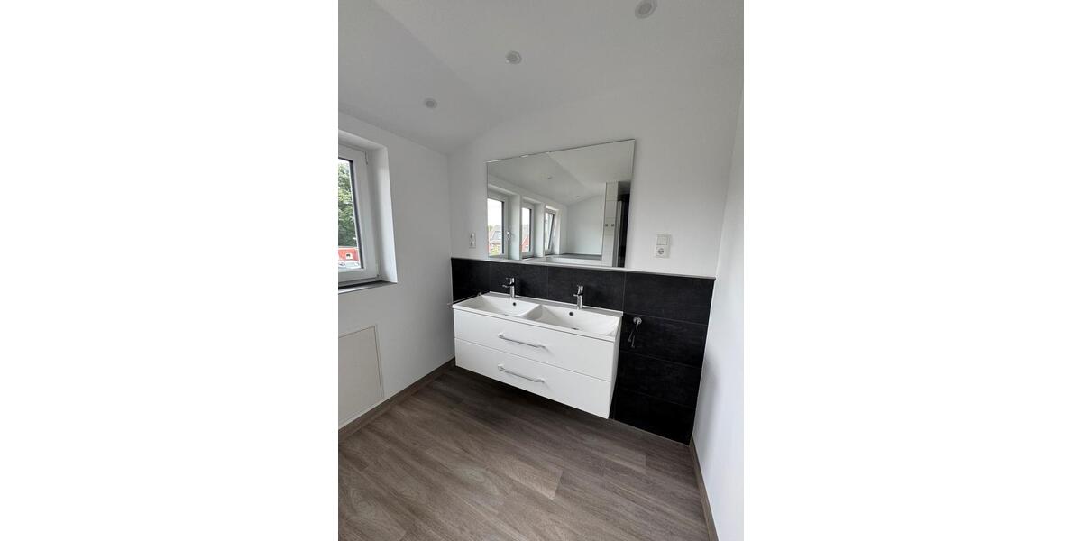 Einfamilienhaus Varel - 4.5 Zimmer, 127 m&sup2;, 1.270&euro; | Angebot:25401667