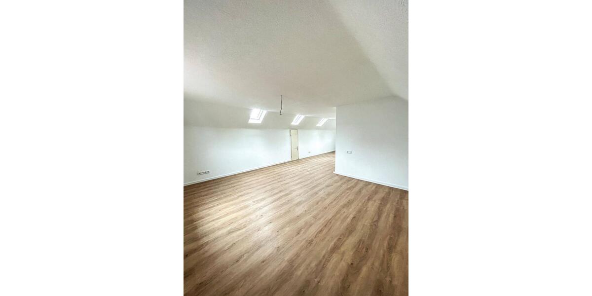 Dachgeschoßwohnung Niederwerrn - 1 Zimmer, 50 m&sup2;, 620&euro; | Angebot:26049379