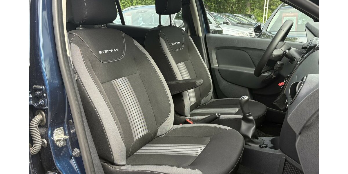 Dacia Sandero Stepway Celebration NAVIGATION/TEMPOMAT 29.280 km 8.900 &euro; Villingen-Schwenningen 78054