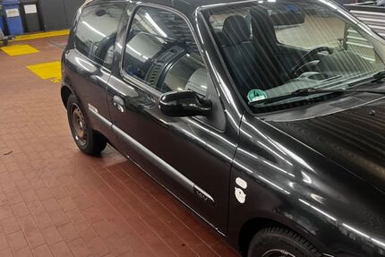 Renault Clio 216.320 km 1.150 &euro; Köln 50739