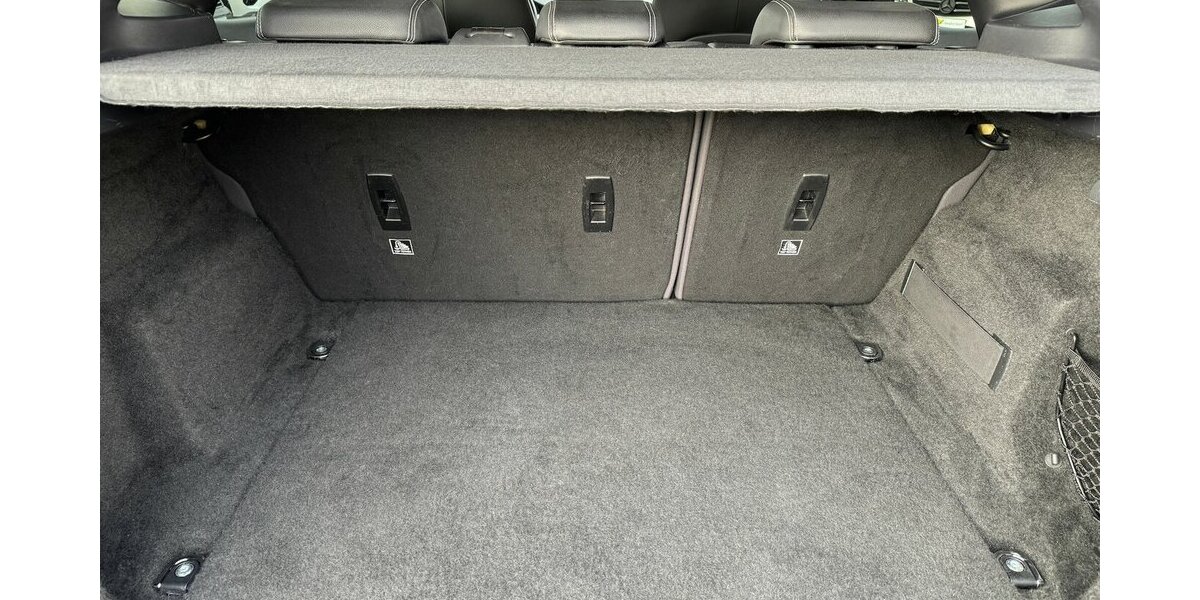 Jaguar E-Pace P250 R-Dynamic Black LED/Nav/VZE/Spur/ACC 70.425 km 23.990 € Leipzig 04347