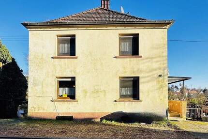 Gemütliches Einfamilienhaus mit viel Platz, Garten, Garagen und viel Potenzial für Ihre Wünsche 5 zimmer