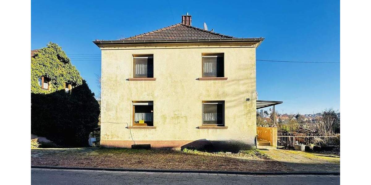 Gemütliches Einfamilienhaus mit viel Platz, Garten, Garagen und viel Potenzial für Ihre Wünsche 5 zimmer