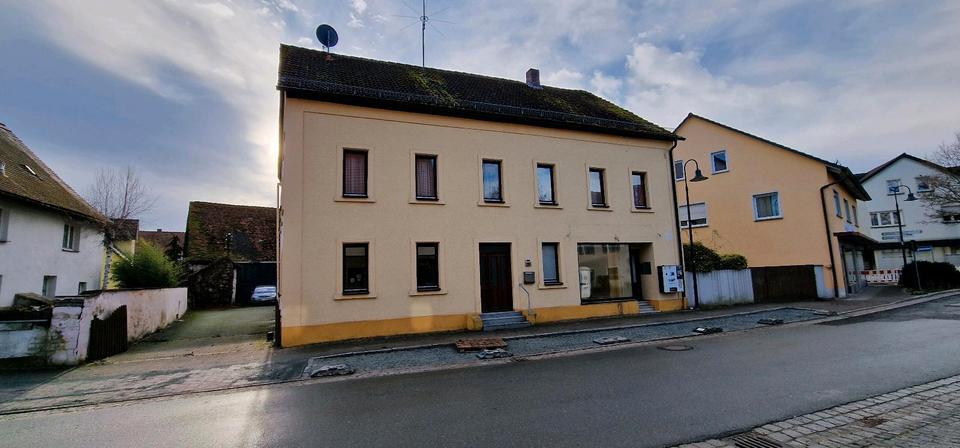 2 Familienhaus mit Gewerbefläche, großem Garten und Scheune zimmer