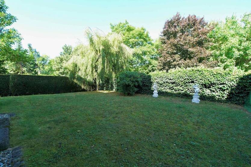 Traumhafte 122 m² Erdgeschoßwohnung mit großzügigem Garten, Terrasse und TG Platz in Büderich