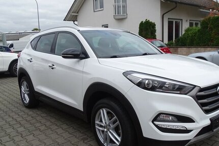 Hyundai Tucson blue Passion 2WD Klima, Navigation, Sitzhei 124.149 km 12.890 € Rodgau 63110