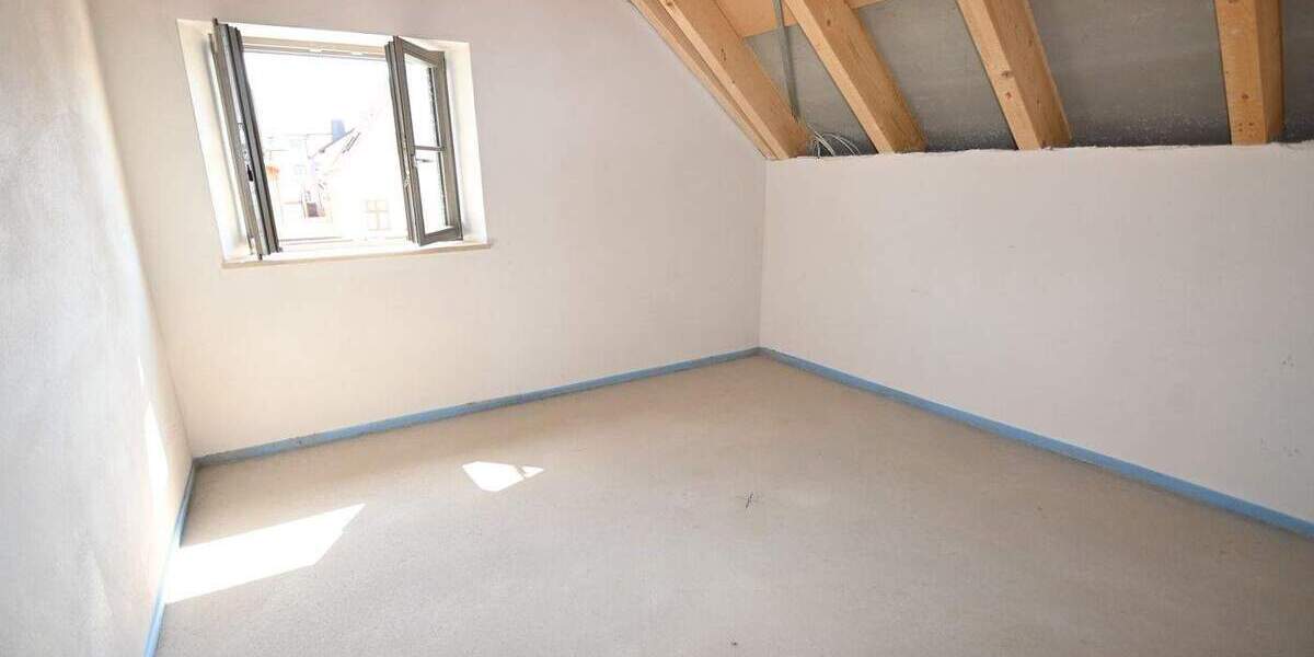 Moderne Neubauwohnung mit Altbauflair - 3,5-Zimmer-Dachgeschoss - in Berching-Altstadt 3 zimmer