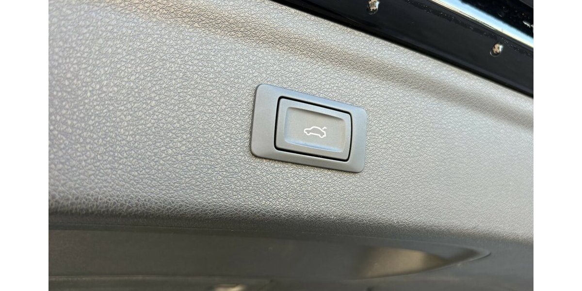 Audi Q3 2.0 TDI design Quattro DSG/LED/SHZ/NAVI/TEMPO 38.700 km 19.900 &euro; Villingen-Schwenningen 78054