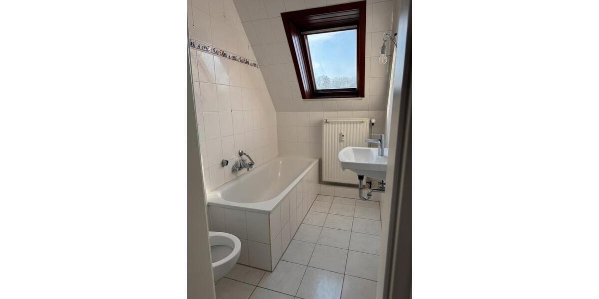 Dachgeschoßwohnung Achim - 5 Zimmer, 104 m&sup2;, 1.150&euro; | Angebot:25994074