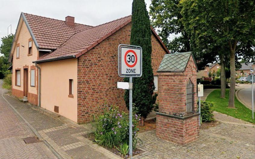 Einfamilienhaus Wassenberg - 4 Zimmer, 120 m&sup2;, 150.000&euro; | Angebot:27141919