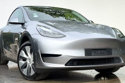 Tesla Model Y 58.165 km 28.499 &euro; Potsdam 14482