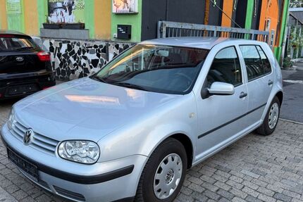 VW Golf 97.000 km 2.490 &euro; Essen 45143
