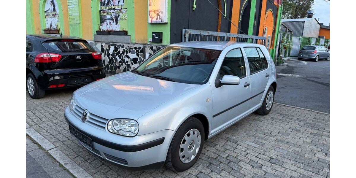 VW Golf 97.000 km 2.490 &euro; Essen 45143