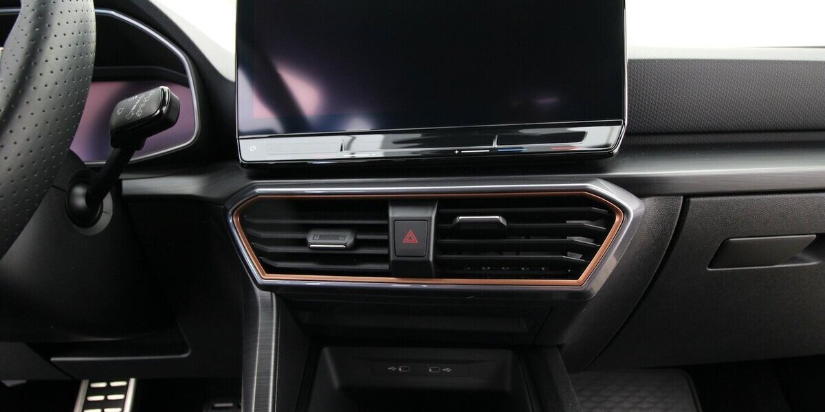 Cupra Leon Sportstourer e-HYBRID 6-DSG NAVI+LED+KAMERA 9.296 km 29.900 &euro; Hagenow 19230