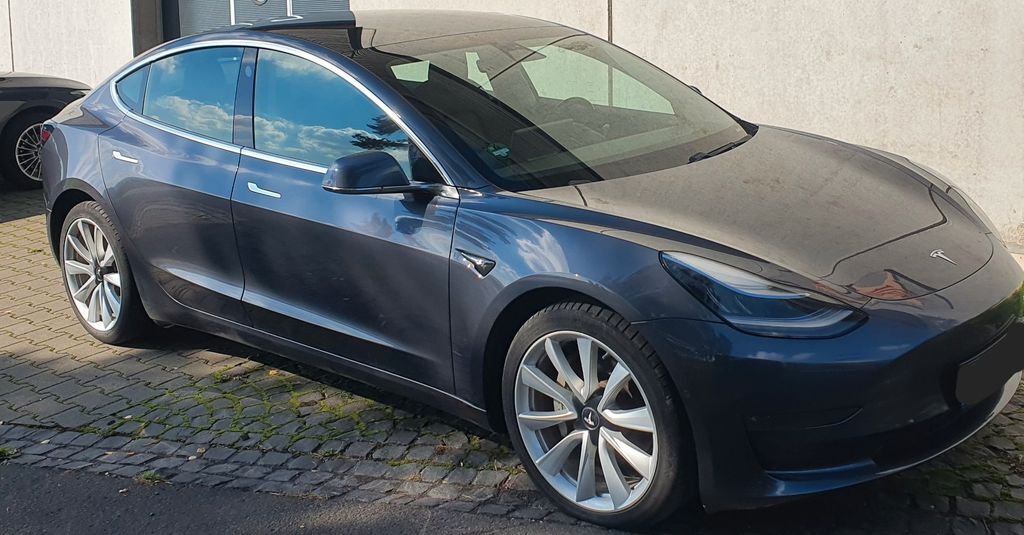 Tesla Model 3 125.000 km 21.700 € Amöneburg 35287