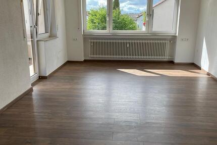 3-Zimmer-Wohnung im Ortskern Unterschneidheim mit Balkon zimmer