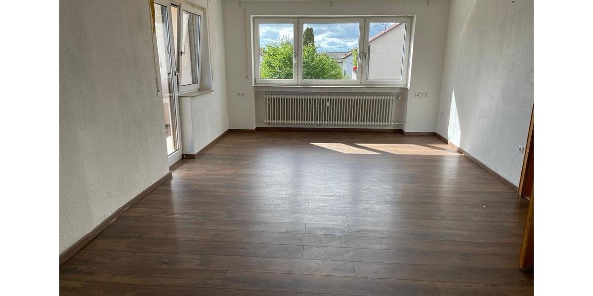 3-Zimmer-Wohnung im Ortskern Unterschneidheim mit Balkon zimmer