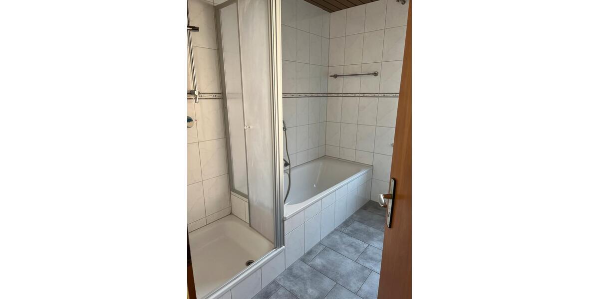 Etagenwohnung Rosbach vor der Höhe - 3 Zimmer, 75 m&sup2;, 1.100&euro; | Angebot:26701060