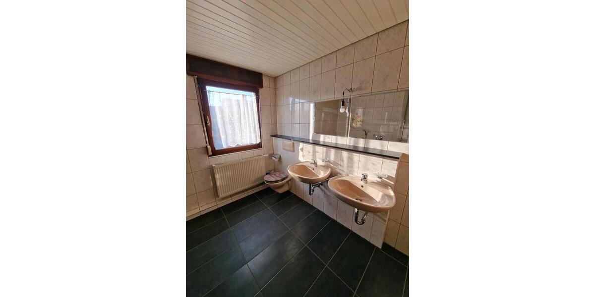 Dachgeschoßwohnung Straubenhardt - 4 Zimmer, 93 m&sup2;, 850&euro; | Angebot:25354030