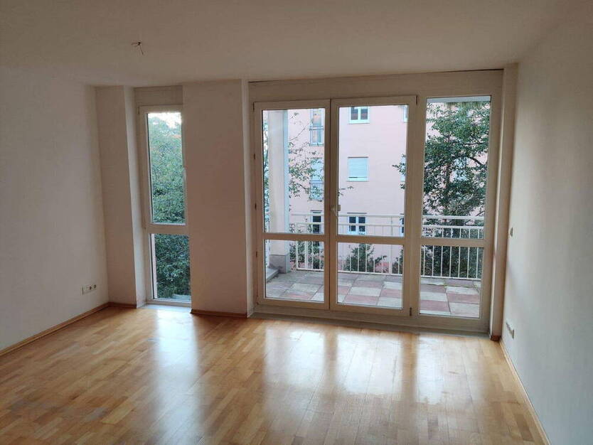 2 Zi- Whg ,mit überdachter Terrasse und Gartenmitbenutzung, sehr zentral aber ruhig in München Laim