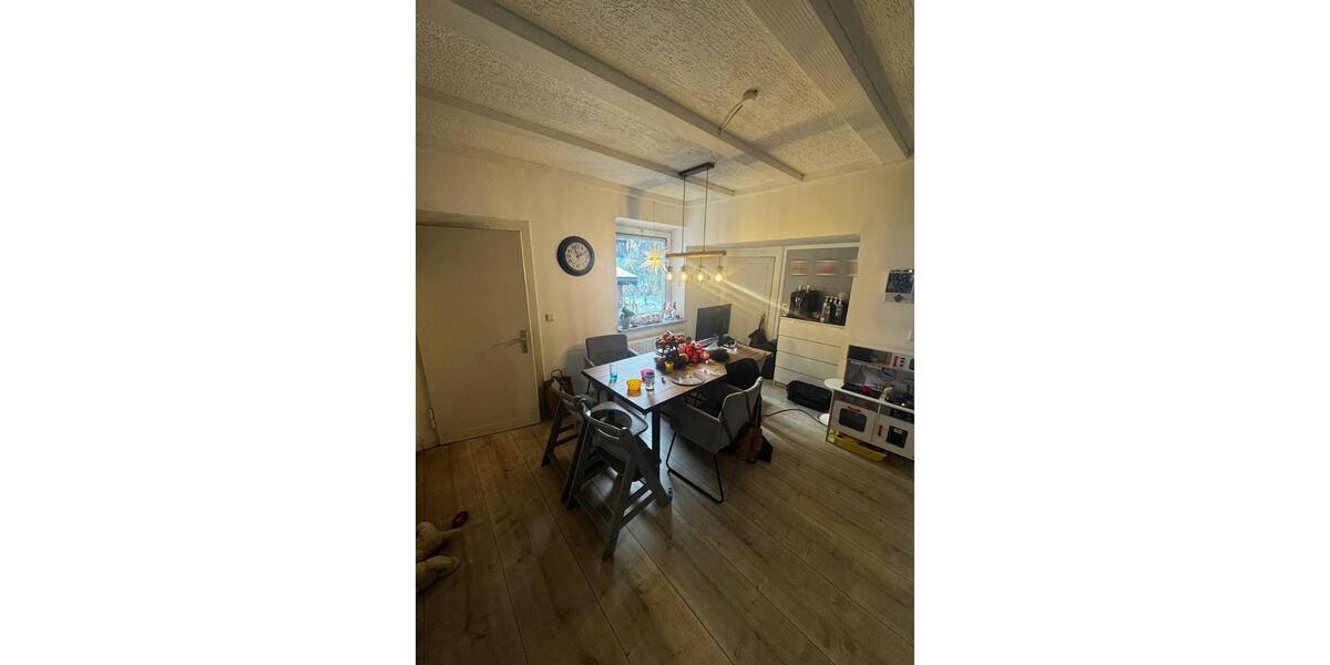 Doppelhaushälfte mit eigenem Garten ab 15.04.2026 zu vermieten 4.5 zimmer