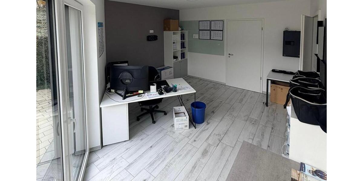 Helles Büro mit Terrasse in Estenfeld zimmer