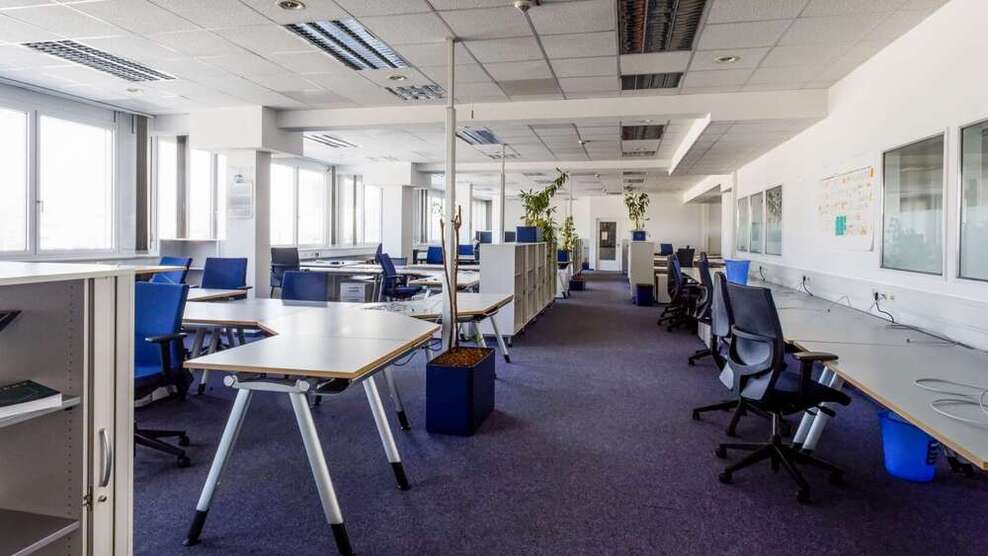 Büro in Schwieberdingen 5.460 € 772 m²