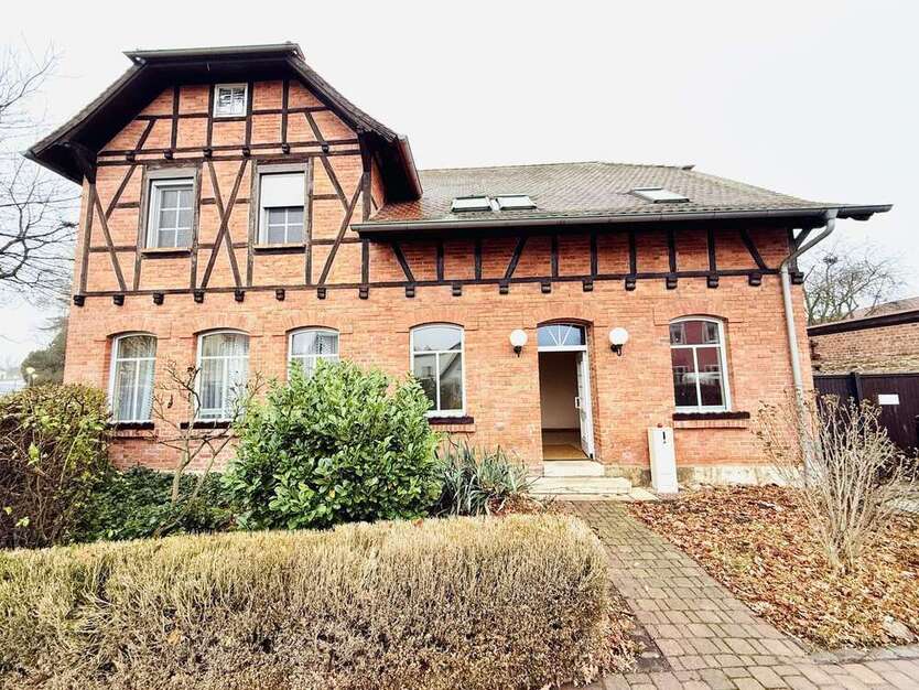 Haus zum Kaufen in Am Ettersberg 299.000 € 280 m²