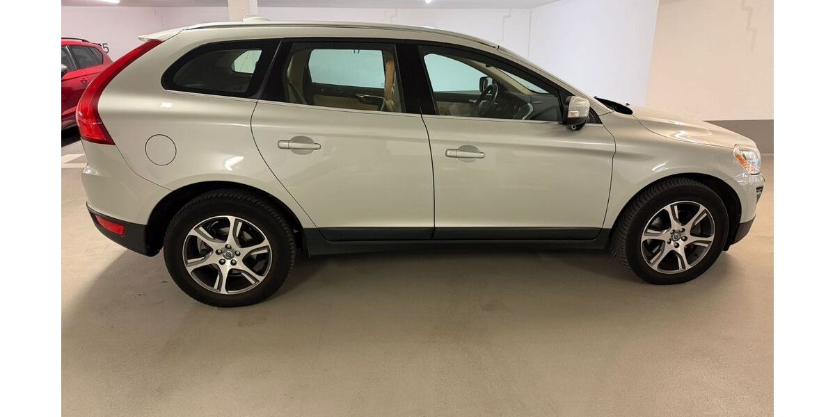 Volvo XC60 80.050 km 17.990 &euro; Hamburg 22049