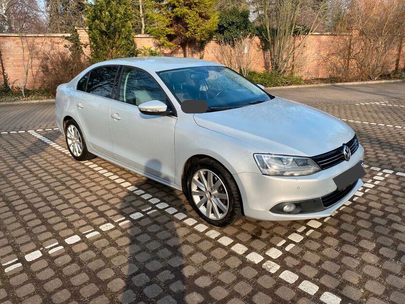 VW Jetta 121.000 km 6.999 € Leipzig 04289