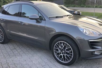 Porsche Macan 231.800 km 27.600 &euro; Stuttgart 70176