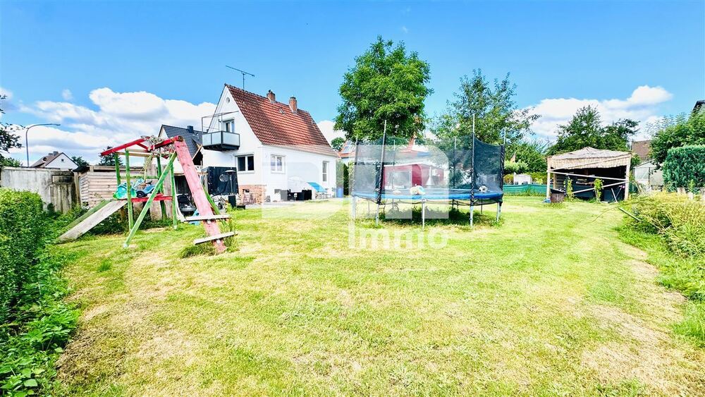 Kernsaniertes Einfamilienhaus mit Doppelgarage, großem Garten und Home-Office-Oase - Einfamilienhaus Schwalmstadt | Angebot:27053931