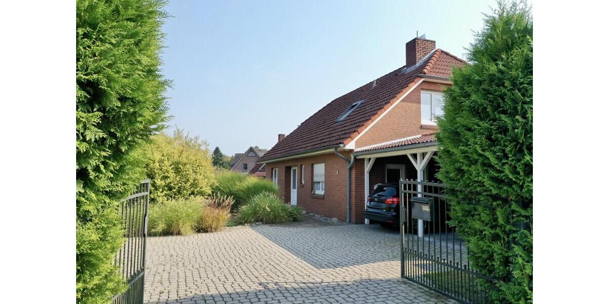Attraktives Einfamilienhaus mit gepflegtem Garten und Doppelcarport 5 zimmer
