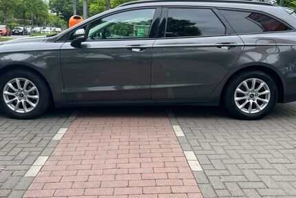 Ford Mondeo 130.000 km 12.990 &euro; Berlin 12353