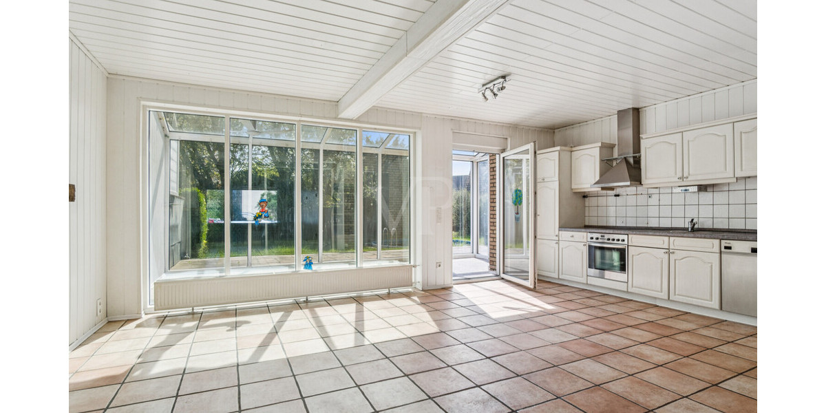 Reihenendhaus mit großem Grundstück, Pool und wohnmobilgeeigneter Doppelgarage - Reihenendhaus Rheine Rheine | Angebot:27165398