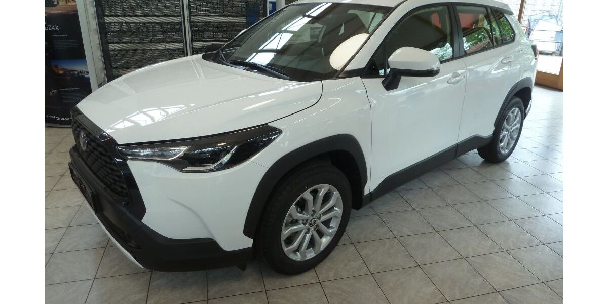 Toyota Corolla Cross 14.610 km 29.880 &euro; Moorenweis 82272