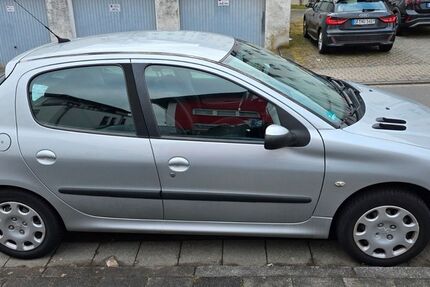 Peugeot 206 113.800 km 1.599 &euro; Rödermark 63322