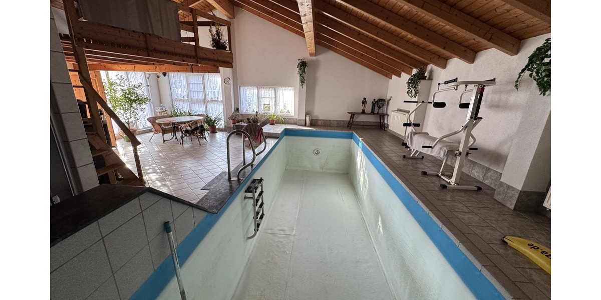 Einfamilienhaus mit Poolhaus, Nebengebäuden und viel Garten! - Einfamilienhaus Gera Lusan | Angebot:26387596
