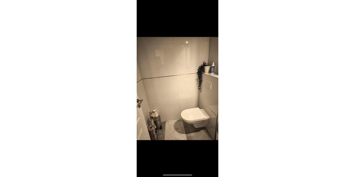 Hochwertige Wohnung mit eigenem Garten und zwei Stellplätzen 4 zimmer