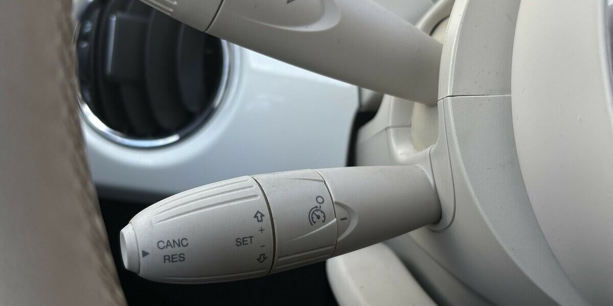 Fiat 500 Cult 1.0 Hybrid KLIMA/8-FACH/DAB/USB/ISO-FIX 29.900 km 11.800 &euro; Villingen-Schwenningen 78054