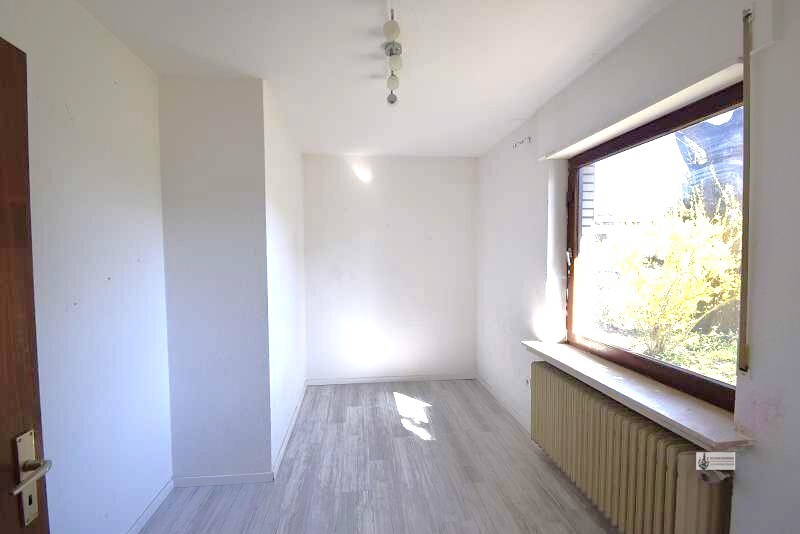 Großes Einfamilienhaus mitten im Zentrum von Kirchweyhe mit großem Garten und Garage - Einfamilienhaus Weyhe | Angebot:26232565