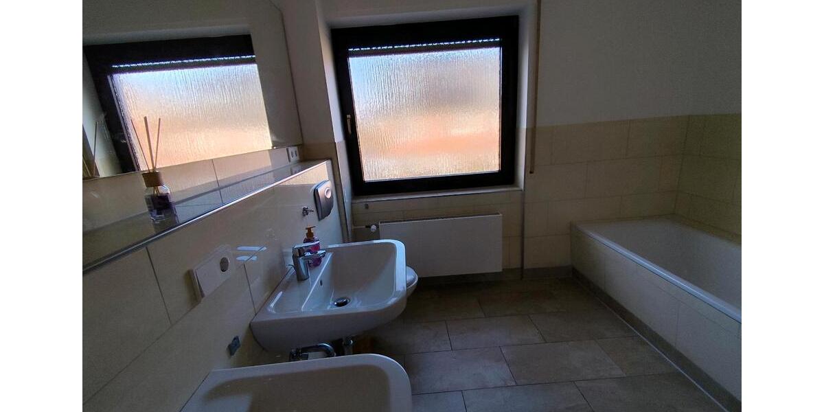 Etagenwohnung Meerbusch - 5 Zimmer, 130 m&sup2;, 1.850&euro; | Angebot:24983748